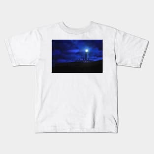 Light flash from the Mull of Galloway lighthouse, Scotland Kids T-Shirt